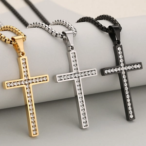 Drie premium roestvrijstalen kruis kettingen met zirkoon in goud, zilver en zwart design