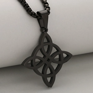 Schwarze Edelstahl-Halskette mit Hexenknoten-Anhänger und robuster Box-Kette für Damen