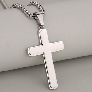 Colgante de cruz de acero inoxidable pulido de doble capa con cadena box para hombre