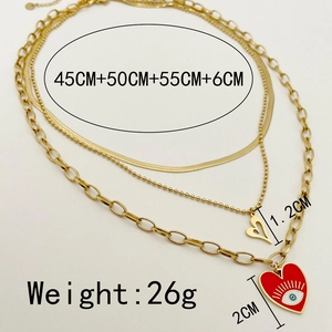 Collier doré à trois rangs avec pendentif cœur œil protecteur et chaîne serpent plate