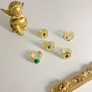 Vintage gouden ringenset met turquoise stenen en zon-maan gravures, 5-delig pakket