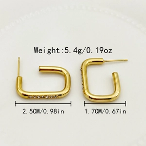 Détail de boucles d'oreilles en U plaquées or avec micro-zirconiums et dimensions