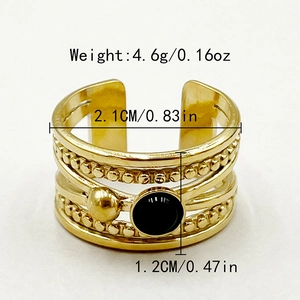 Détail de bague multicouche dorée avec pierre noire et dimensions précises