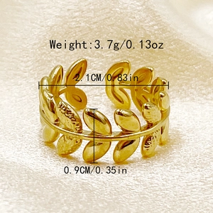 Vue détaillée bague feuille d'olivier dorée avec dimensions et poids de 3.7g