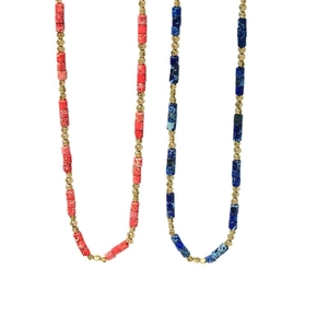 Collier fait main avec des perles en pierre naturelle colorée et des perles intercalaires dorées