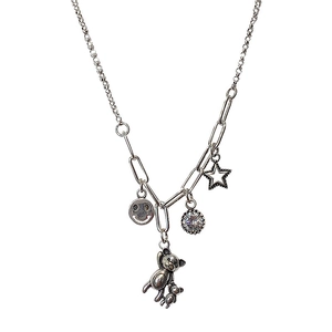 Bracciale argentato con ciondoli orso e stella su catena a maglie miste chic