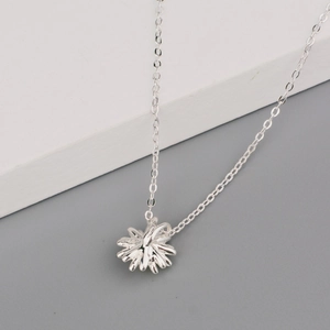 Minimalist silver daisy flower pendant necklace with elegant cross chain for women