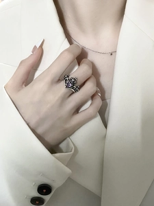 Retro silver crown ring featuring a purple heart-shaped stone on a female model