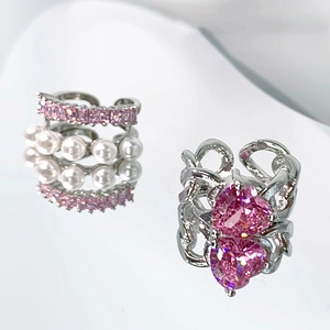 Pink heart zircon and pearl double-layer ring with matching ear cuff in silver finish