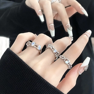 Französisches Ring-Set mit Mondstein und Opal im unregelmäßigen Lavadesign für Damen