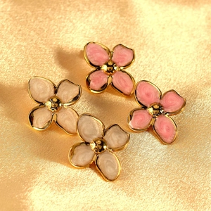 Retro stainless steel four-petal flower stud earrings in pink and cream with gold plating