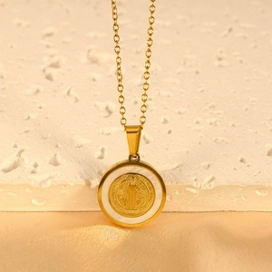 Goldene Benediktus-Medaille Halskette mit Perlmutt-Inlay und geprägtem Anhänger