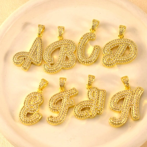 Goldener Buchstaben Anhänger Kristall Zirkon Initiale Halskette Schmuck Detail Ansicht