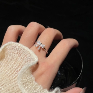 Bague Exquise en Alliage de Zinc Avec Nœud Papillon Ouverture Réglable Pour Femme Argent Strass Bijoux de Mode