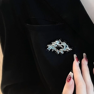 Artistic Liquid Metal Style Irregular Brooch Alloy Light Blue Rhinestone Pin Fashion Jewelry Accessories For Women