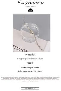 Detalle de la pulsera bañada en plata con cuarzo ahumado cuadrado sobre base de cristal
