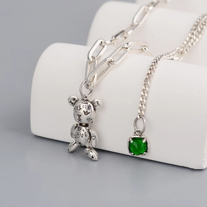 Collier Pendentif Ours en Cuivre Vintage pour Femme Chaîne Asymétrique Plaquée Argent Zirconium Vert Chaîne de Pull Bijoux Hip Hop