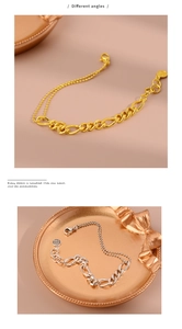 Detail der S925 Sterlingsilber Kette mit Goldbeschichtung und graviertem Logo-Anhänger