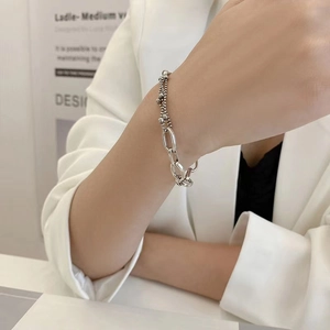 Bracciale a doppio strato in argento con perline tonde e grandi maglie ovali