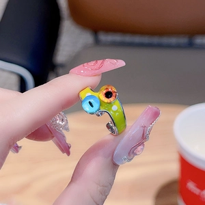 Bague ouverte yeux de monstre avec émail coloré et design de dessin animé audacieux