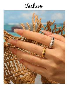 Bague en acier titane avec motif damier et double rangée de diamants brillants