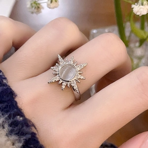 Bague papillon en argent avec pierre de lune centrale et cristaux étincelants