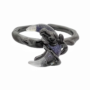 Dunkler Fantasy Mond-Drachen-Ring mit schwarzer Metallbeschichtung und lila Mondstein
