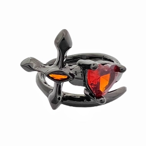 Bague gothique noire avec croix, zircon cœur rouge et pierre marquise orange