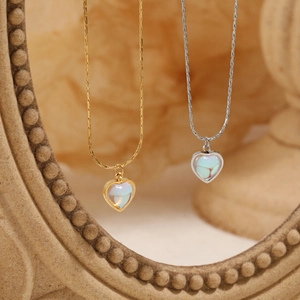 Collier Minimaliste en Acier Titane Avec Pendentif Cœur en Pierre de Lune Pour Femme Élégante Chaîne Serpent Ras du Cou Bijoux Cadeau