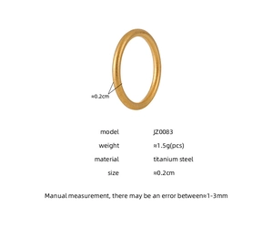 Macro detail van 2mm mat gouden titanium stalen ring met productgewicht en afmetingen