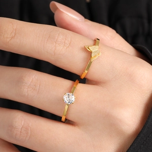 Anillo de Acero de Titanio con Doble Mariposa Estilo Coreano para Mujer Moda Exquisito Anillo de Dedo de Zirconia Dorada