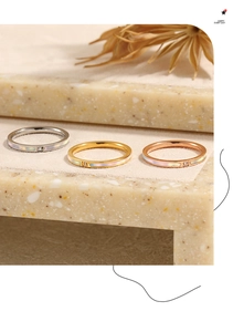 Detail van driekleurige ringen met parelmoer inleg in zilver, goud en rosegoud met een zirkoon