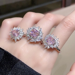 Luxuriöser Herzring mit rosa Zirkonia-Cluster im eleganten französischen Stil für Damen