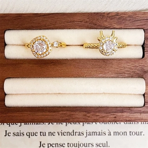 Luxuriöse goldene rotierbare Ringe mit Diamanten im eleganten Vintage-Hofstil