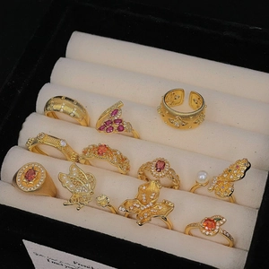 Set van vintage vergulde ringen met zirkonia en parels in Franse luxe stijl