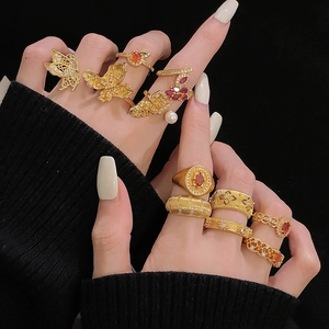 Vintage gouden geborstelde ringenset met zirkoniasteen en bloemmotieven voor dames