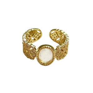 Verstellbarer Retro Mondstein Ring mit Goldsteppmuster und Zirkonia Akzenten