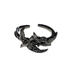 Gotischer Punk Rabe Ring in Vintage-Silberoptik mit detaillierten Vogelflügel-Texturen