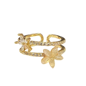 Anillo abierto vintage estilo francés con flores doradas y piedras de circonita brillantes