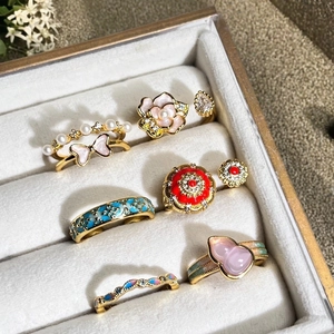 Chinesische Flaschenkürbis-Ringe im Set mit Schmetterling und Emaille-Gold-Designs