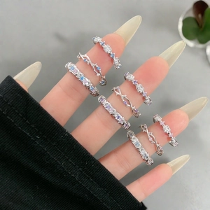 Bague Ajustable Rose Luxe Français Cuivre Zirconium épine Croix Bague pour Femme Doux Cool Niche Bijoux de Mode Cadeau