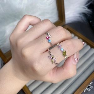 Dreiteiliges stapelbares Ring-Set mit bunten Zirkonia und Edelsteinen in Silber
