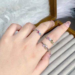 Exquisite silberfarbene Stapelringe mit bunten Schmetterlings-Zirkonia für Damen