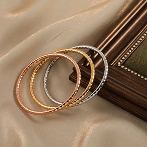 Französischer Vintage Titanstahl Armreif Für Damen Gehämmertes Rautenmuster Gold Roségold Silber Armreif Mode Schmuck