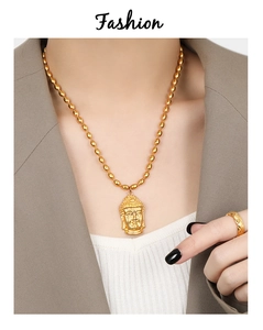 Ensemble collier avec pendentif tête de bouddha doré et bague à texture matelassée