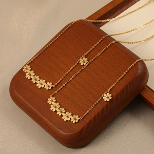 Elegant 18K gold plated daisy flower necklace set with minimalist floral pendants