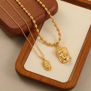 Nouveau Style Chinois Collier Pendentif Tête de Bouddha en Acier Titane Plaqué Or Mat Bijoux de Mode Religieux pour Femmes