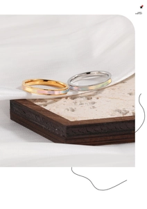 Detail van goud en zilver vergulde ringen met iriserende inlays van parelmoer decoratie