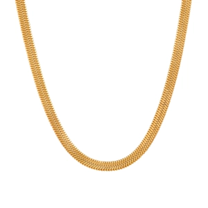 Collier chaîne serpent plate en acier inoxydable doré poli sur fond blanc épuré