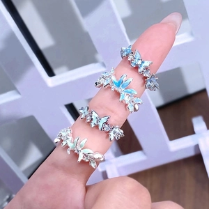 Bague papillon émail vert menthe élégante avec zircone cubique sur anneau en argent